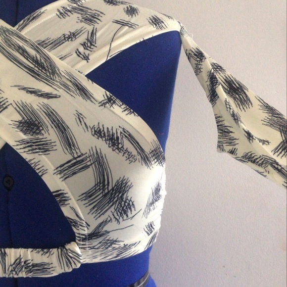 Criss cross long sleeve top - Picture 2 of 6